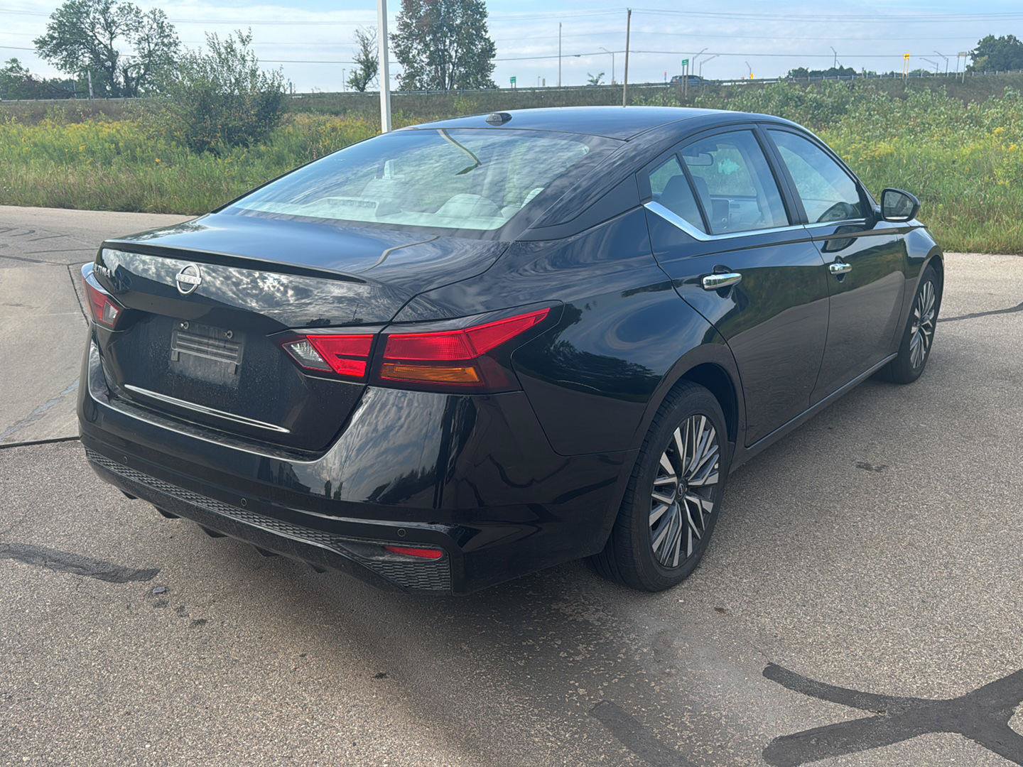 Used 2025 Nissan Altima 2.5 SV FWD image 5