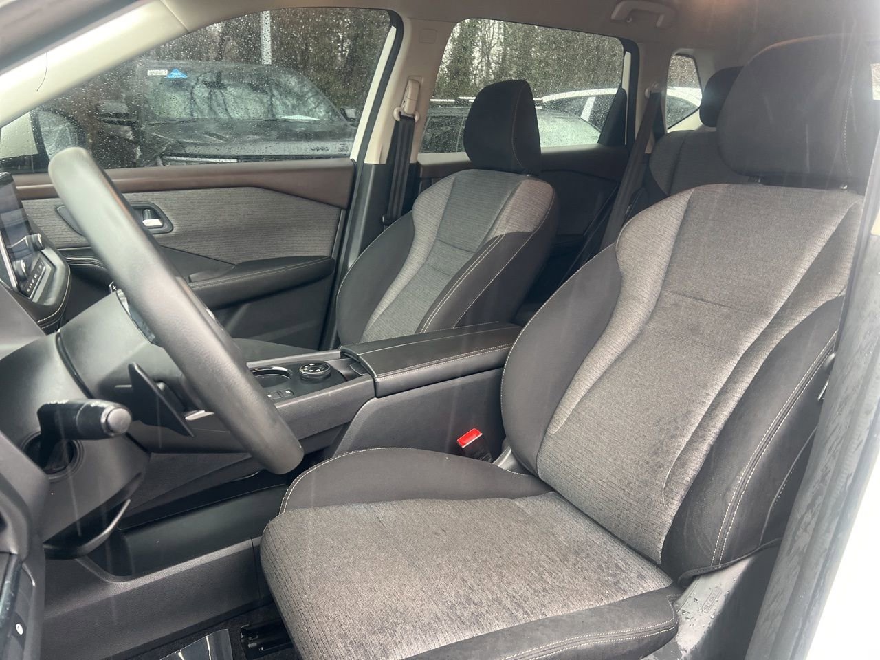 Used 2021 Nissan Rogue SV image 16