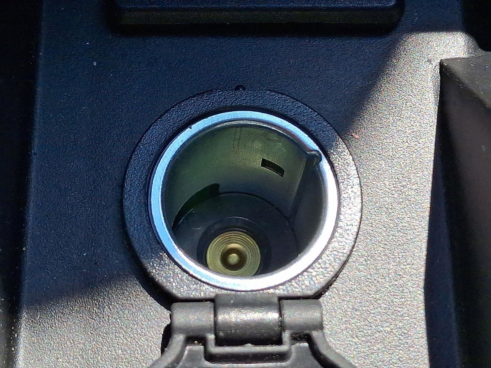 Used 2014 Nissan Frontier SL w/ SL Moonroof Package image 25