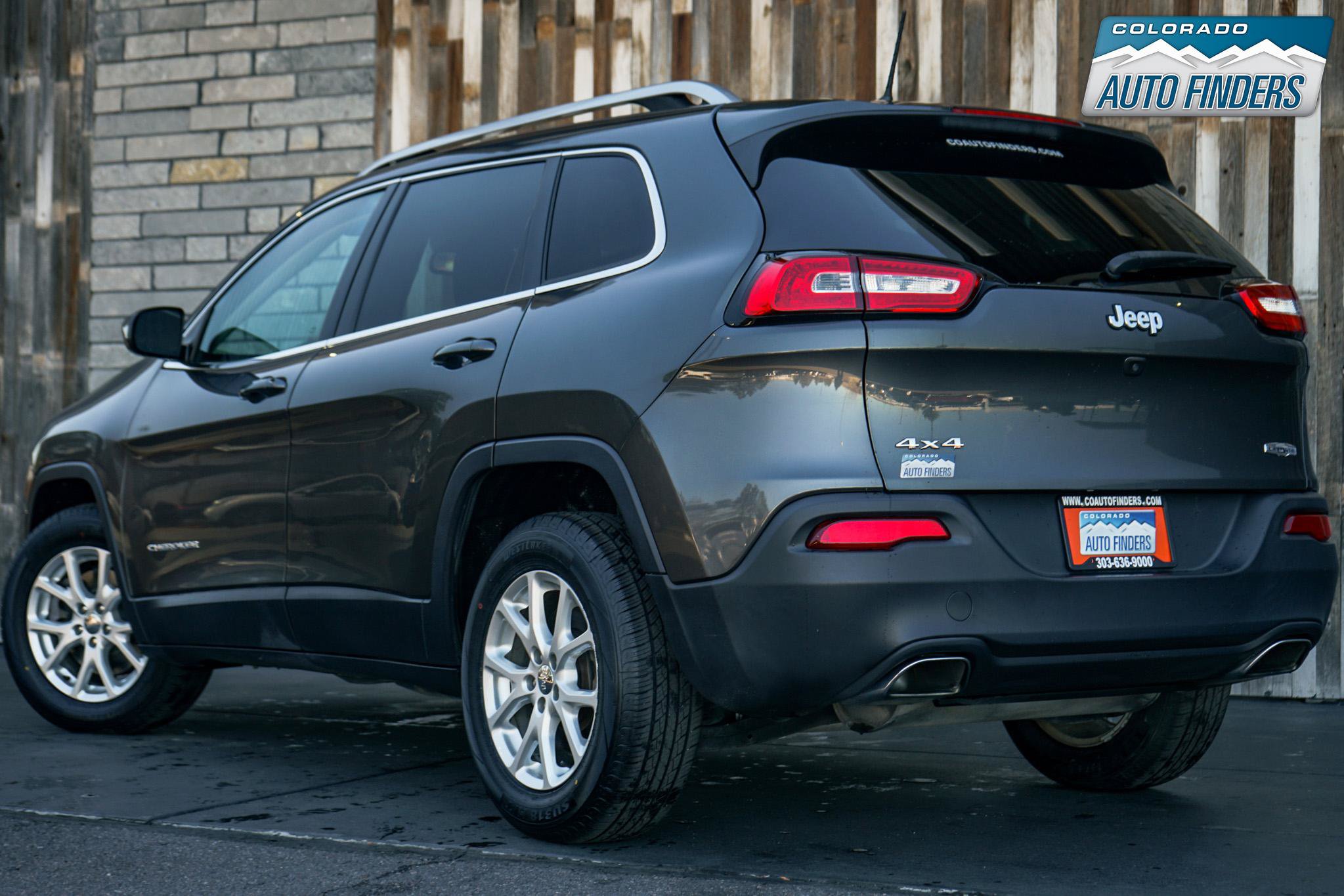Used 2016 Jeep Cherokee Latitude w/ Cold Weather Group AWD/4WD image 4