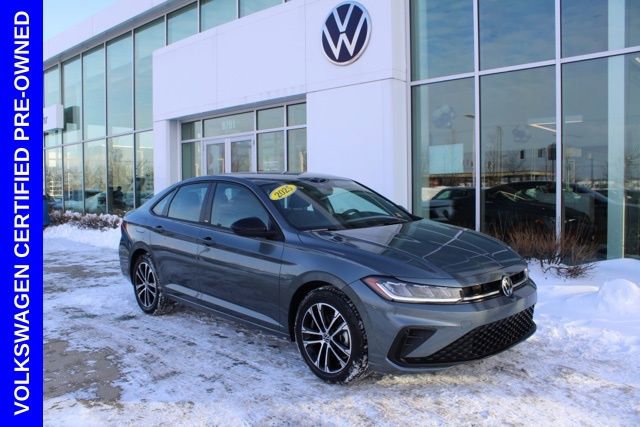 Used 2025 Volkswagen Jetta Sport image 1