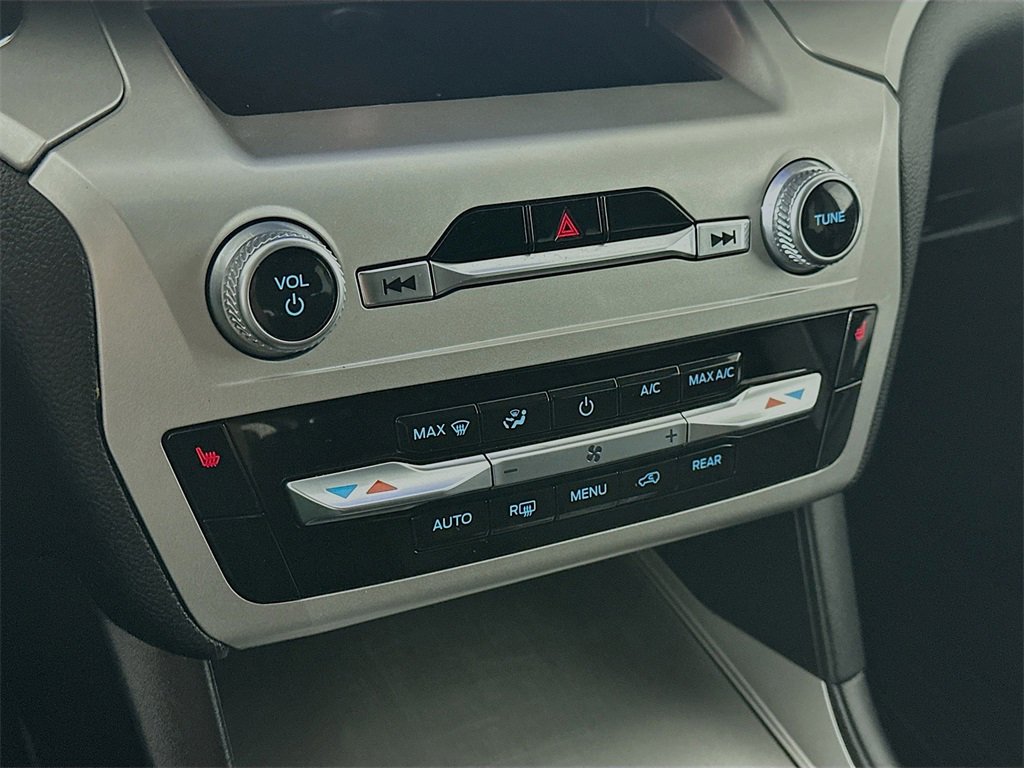 Used 2022 Ford Explorer XLT image 18