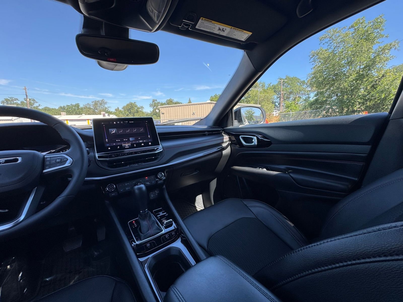 Used 2025 Jeep Compass Trailhawk image 34