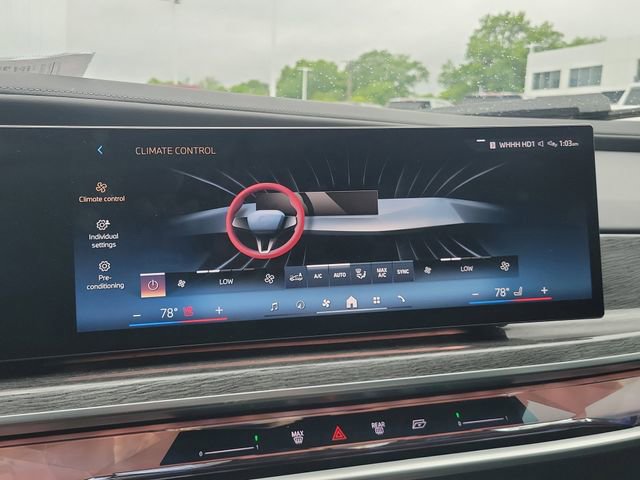 Used 2024 BMW 740i xDrive AWD/4WD image 27