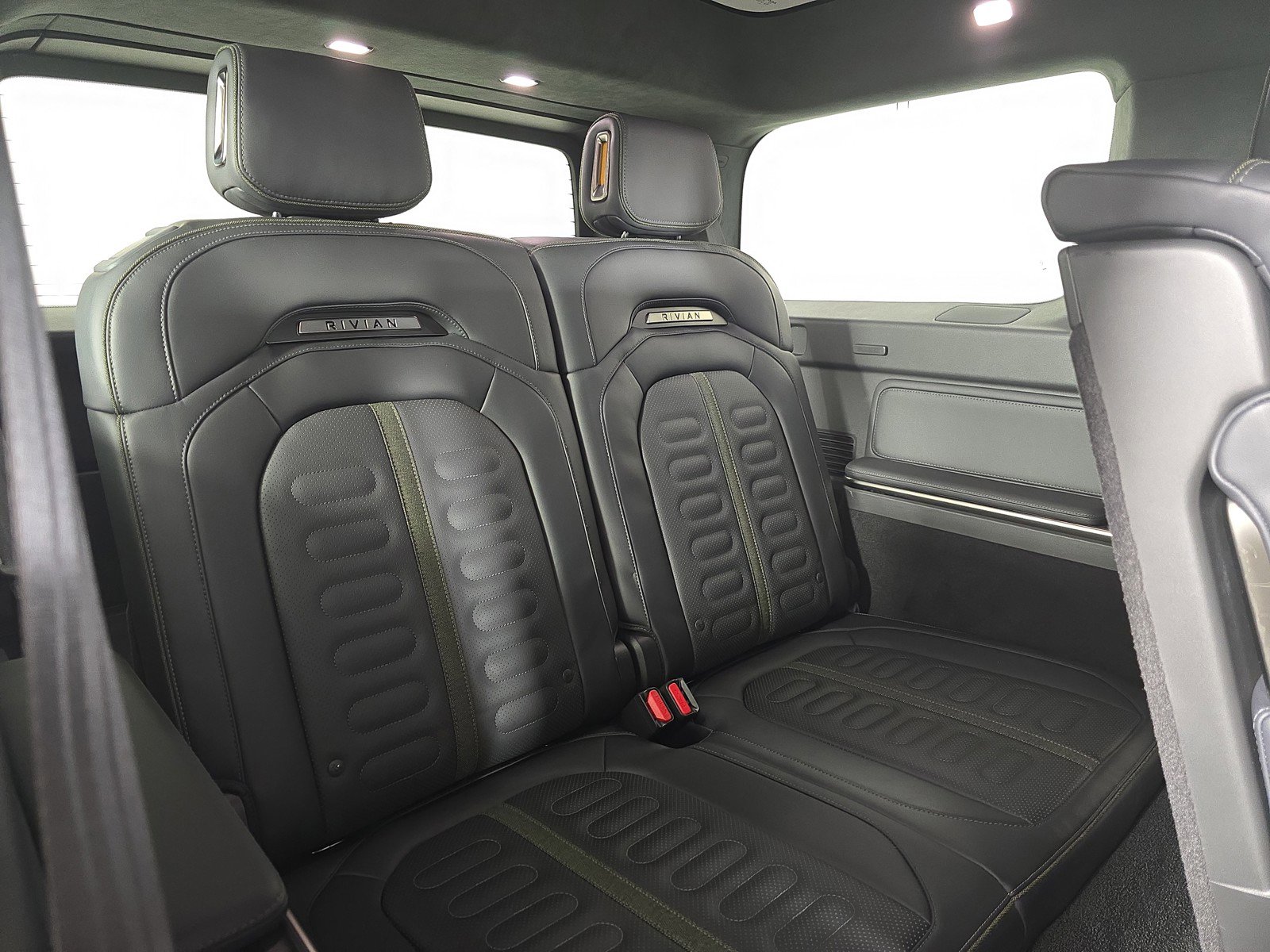 Used 2024 Rivian R1S Adventure AWD/4WD image 22