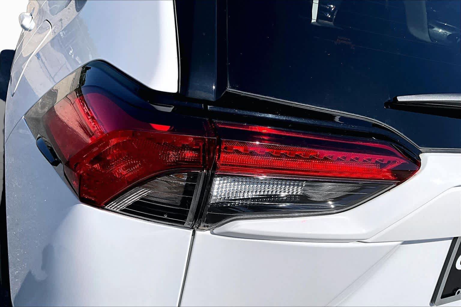 Used 2024 Toyota RAV4 LE AWD/4WD image 28