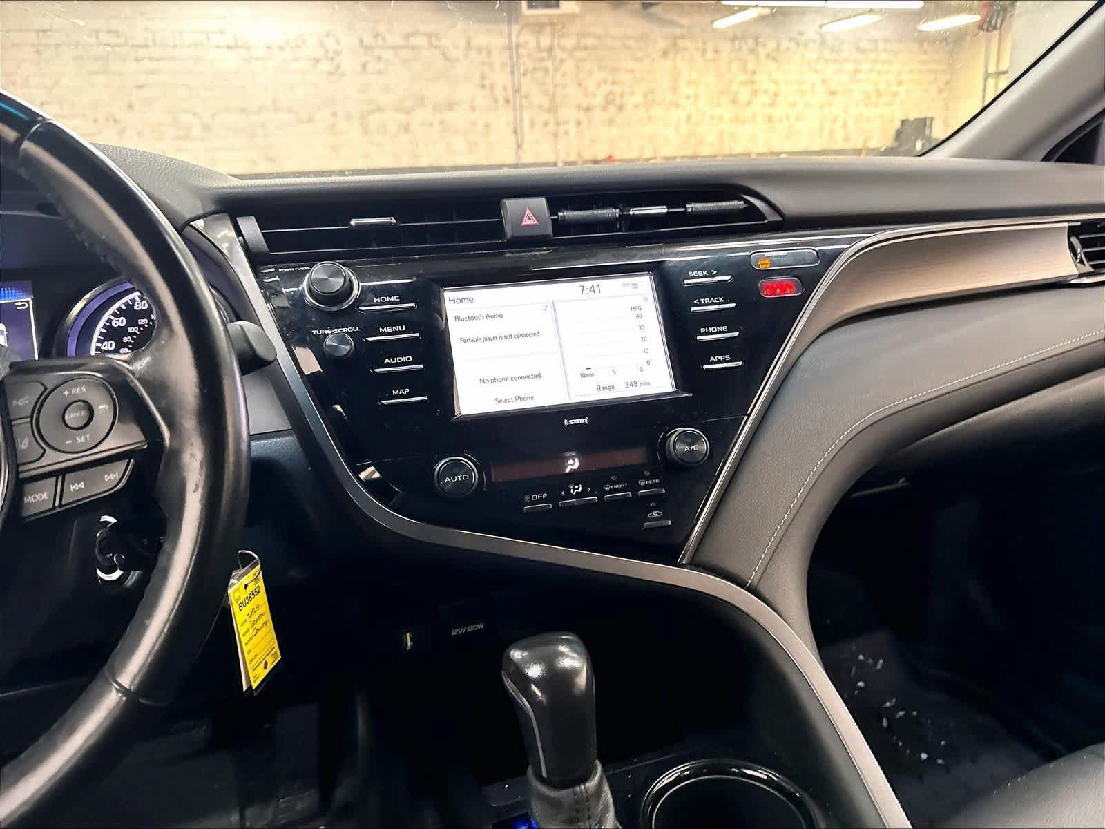 Used 2020 Toyota Camry SE FWD image 9