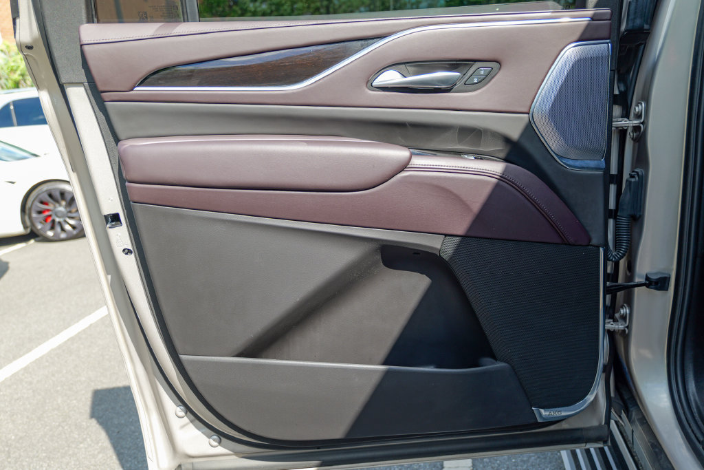 Used 2024 Cadillac Escalade ESV Premium Luxury Platinum AWD/4WD image 29