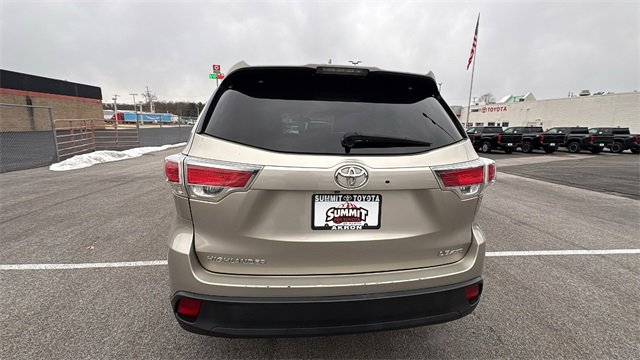 Used 2016 Toyota Highlander Plus image 4