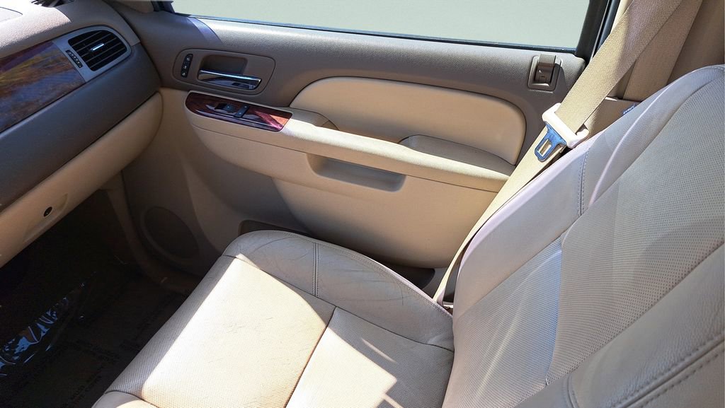 Used 2013 Chevrolet Suburban LTZ image 22