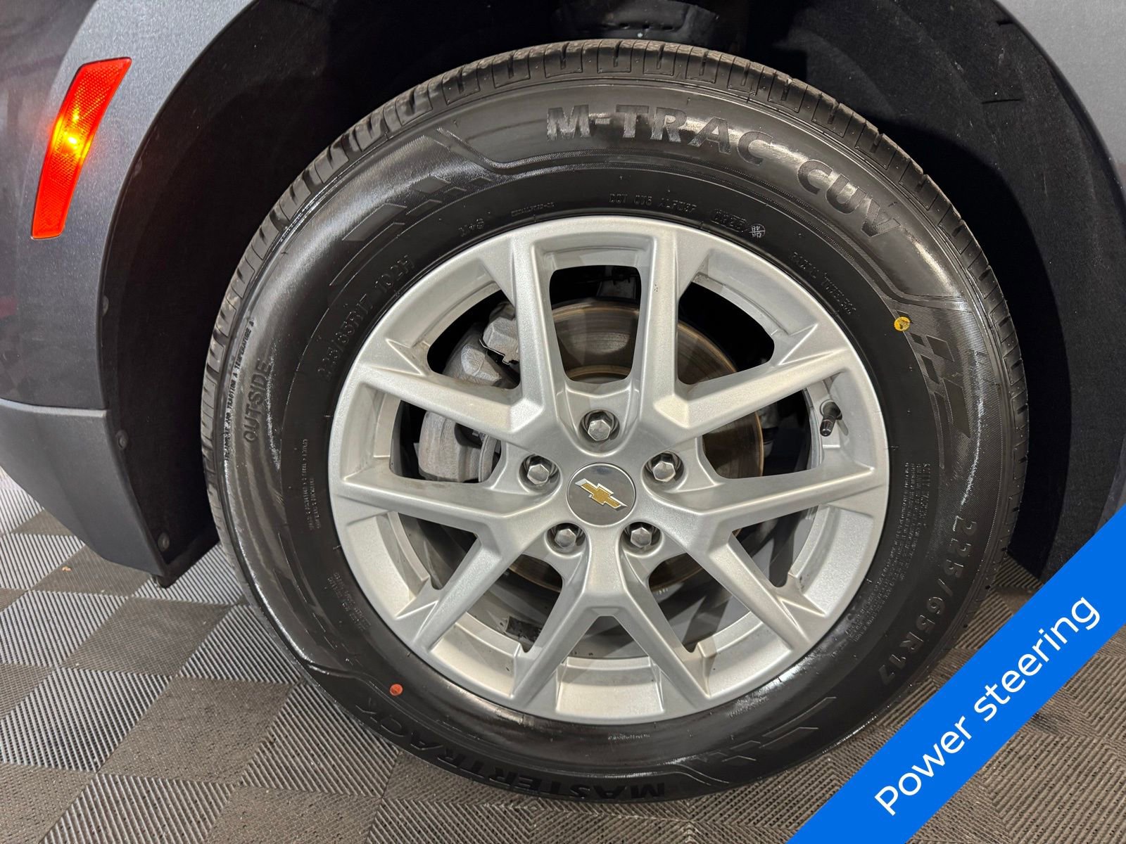 Used 2023 Chevrolet Equinox LT w/ Driver Convenience Package image 9