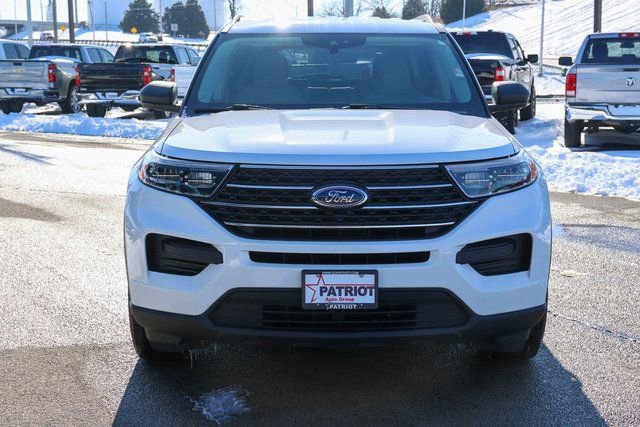 Used 2022 Ford Explorer XLT image 2