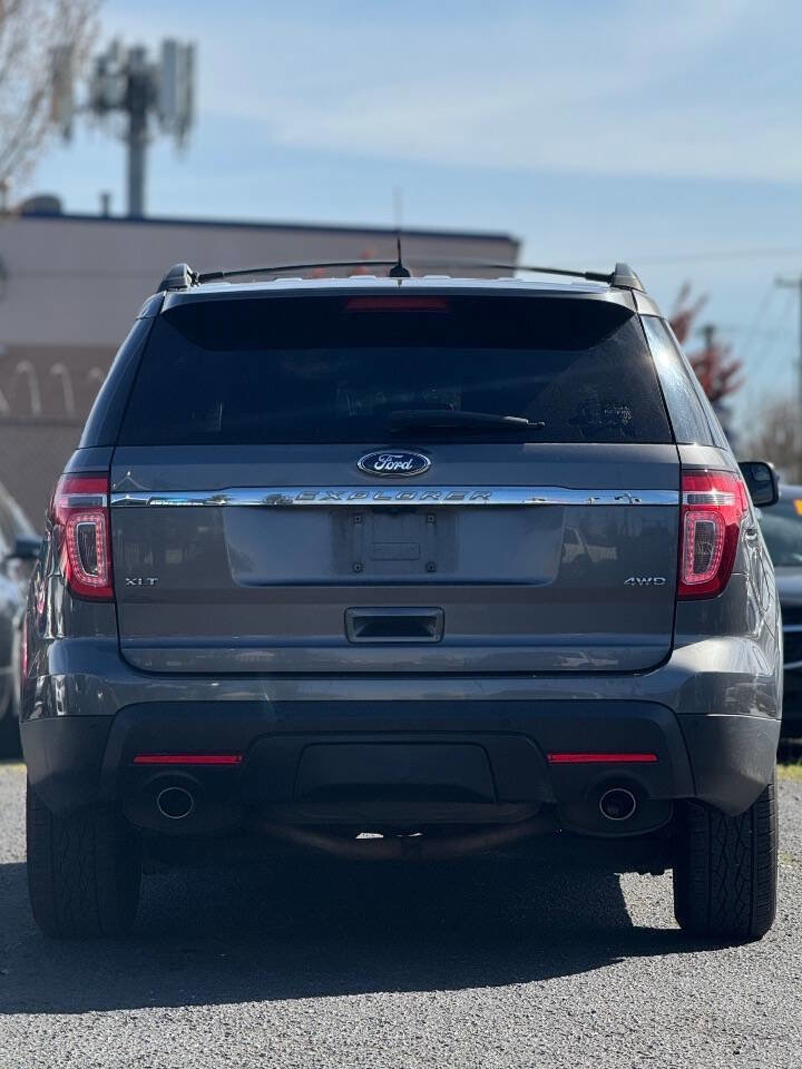 Used 2014 Ford Explorer XLT w/ Equipment Group 201A AWD/4WD image 15