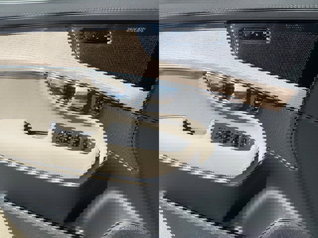 New 2026 Volvo XC90 B6 Ultra w/ Lounge Package image 17