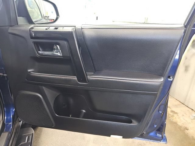Used 2020 Toyota 4Runner TRD Off-Road Premium w/ Moonroof Package AWD/4WD image 33
