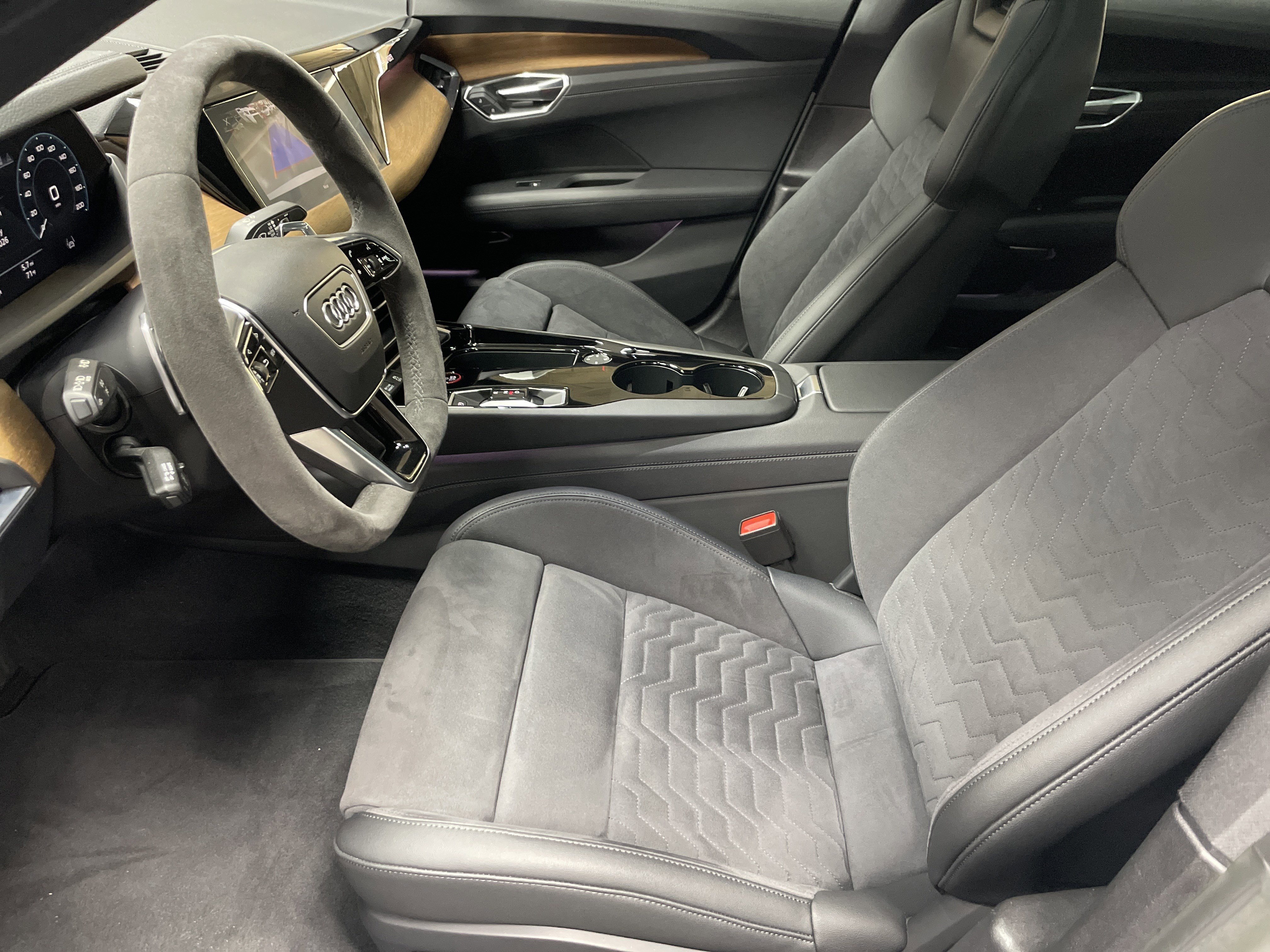 Used 2023 Audi e-tron GT Premium Plus image 17