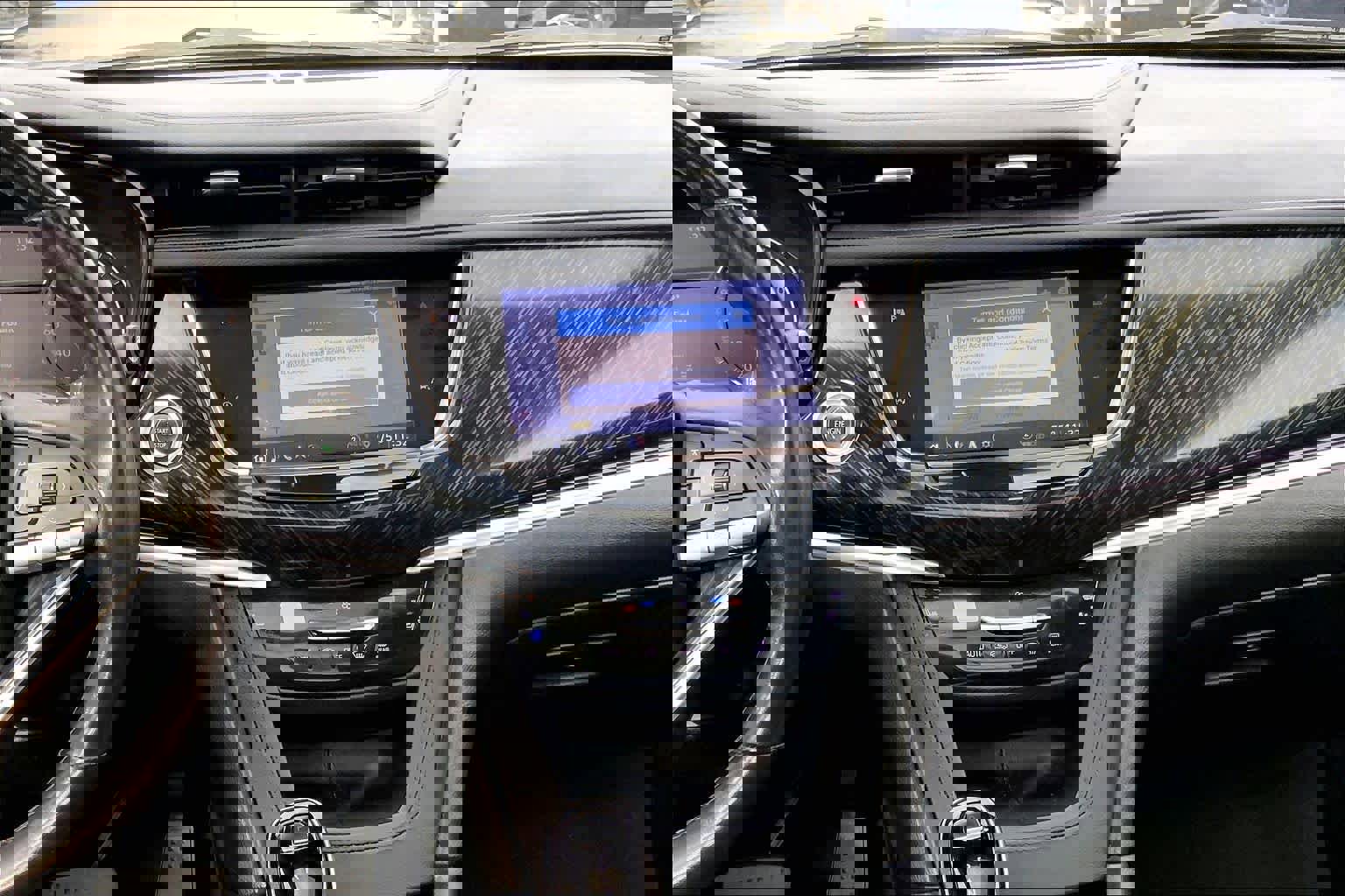 Used 2023 Cadillac XT6 Premium Luxury image 6