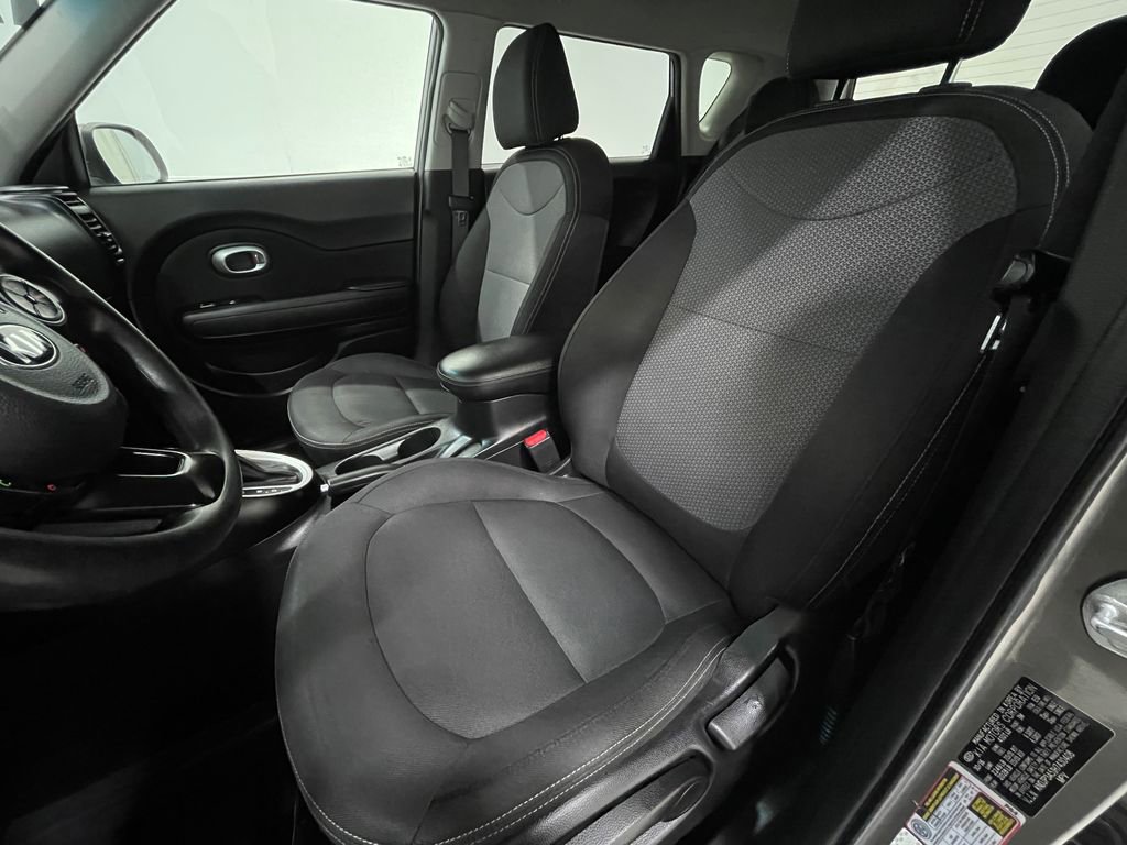 Used 2017 Kia Soul + image 12