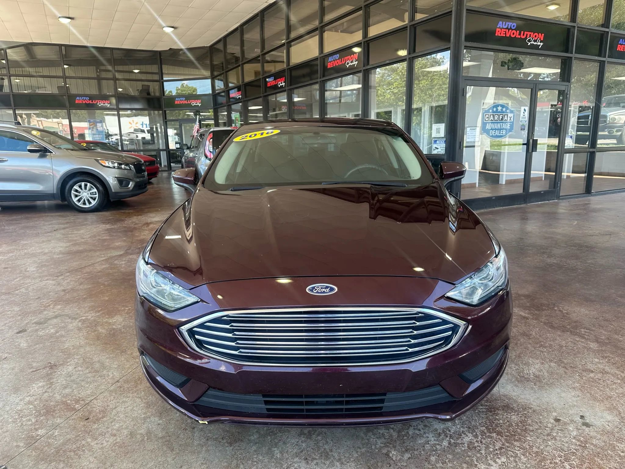Used 2018 Ford Fusion SE image 2