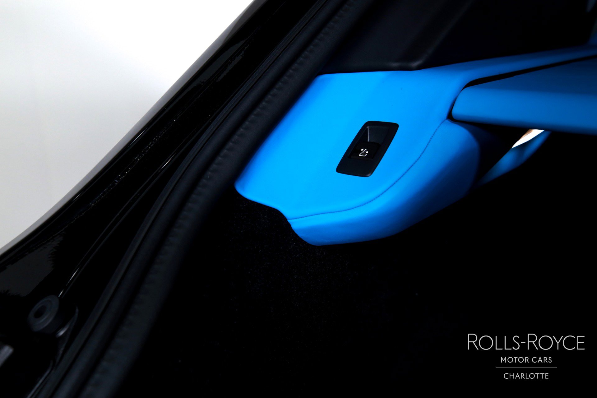 New 2026 Rolls-Royce Cullinan Black Badge image 28