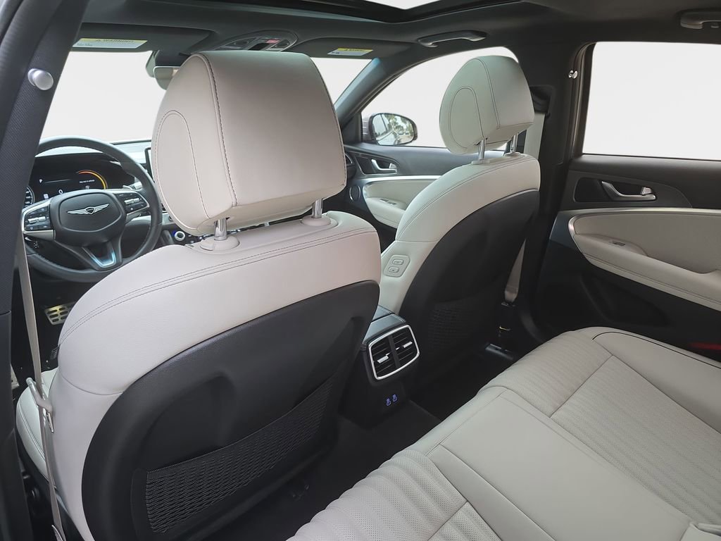 Used 2024 Genesis G70 2.5T w/ Sport Prestige Package image 13