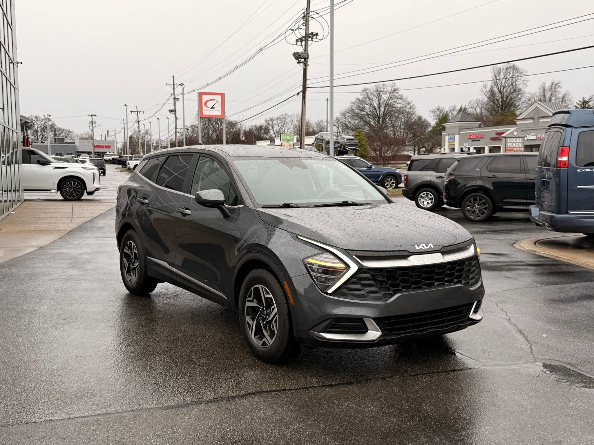 Used 2024 Kia Sportage LX image 12