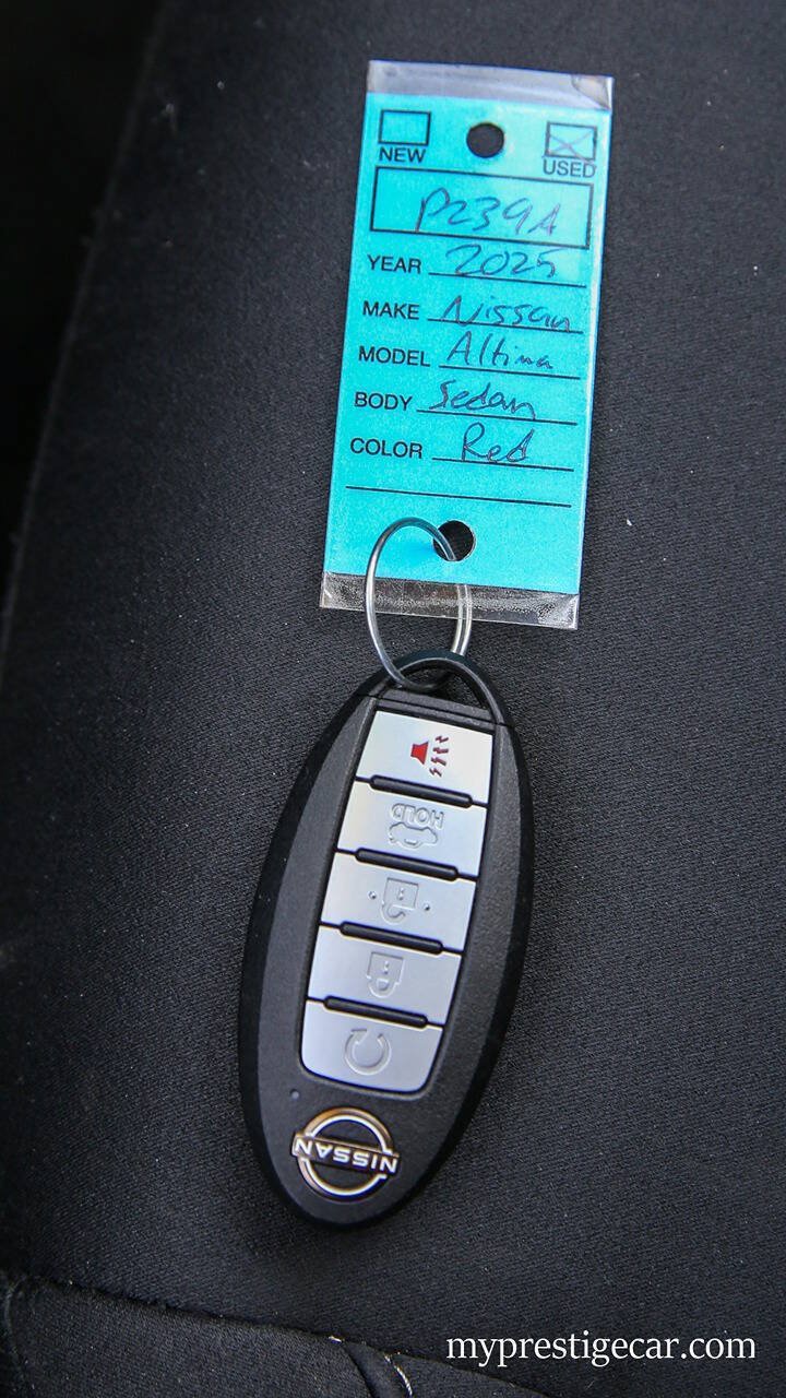Used 2025 Nissan Altima 2.5 SV FWD image 46