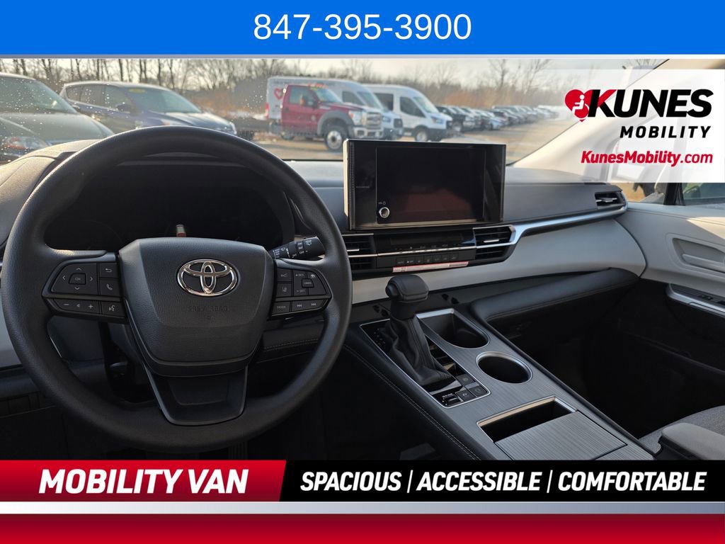 Used 2026 Toyota Sienna LE FWD image 41