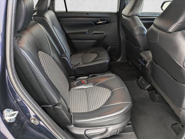 Used 2021 Toyota Highlander XSE image 19