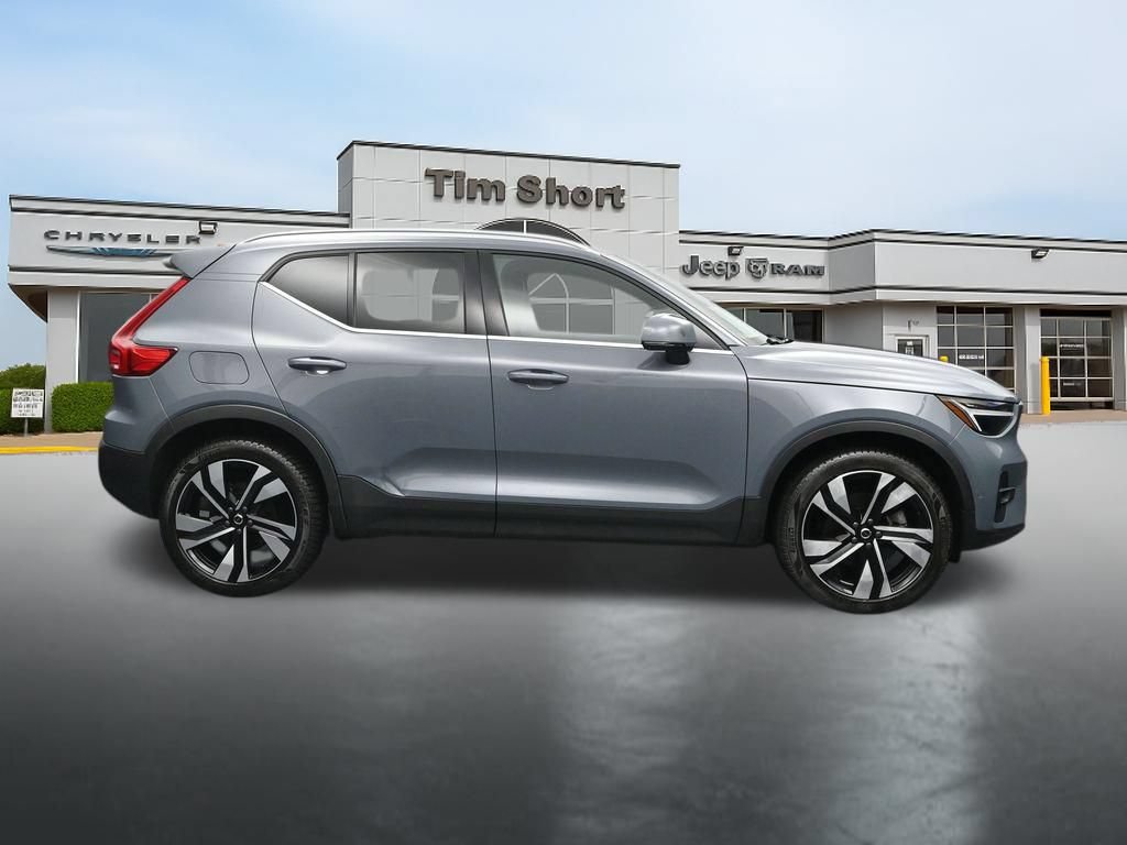 Used 2023 Volvo XC40 B5 Plus w/ Climate Package AWD/4WD image 6