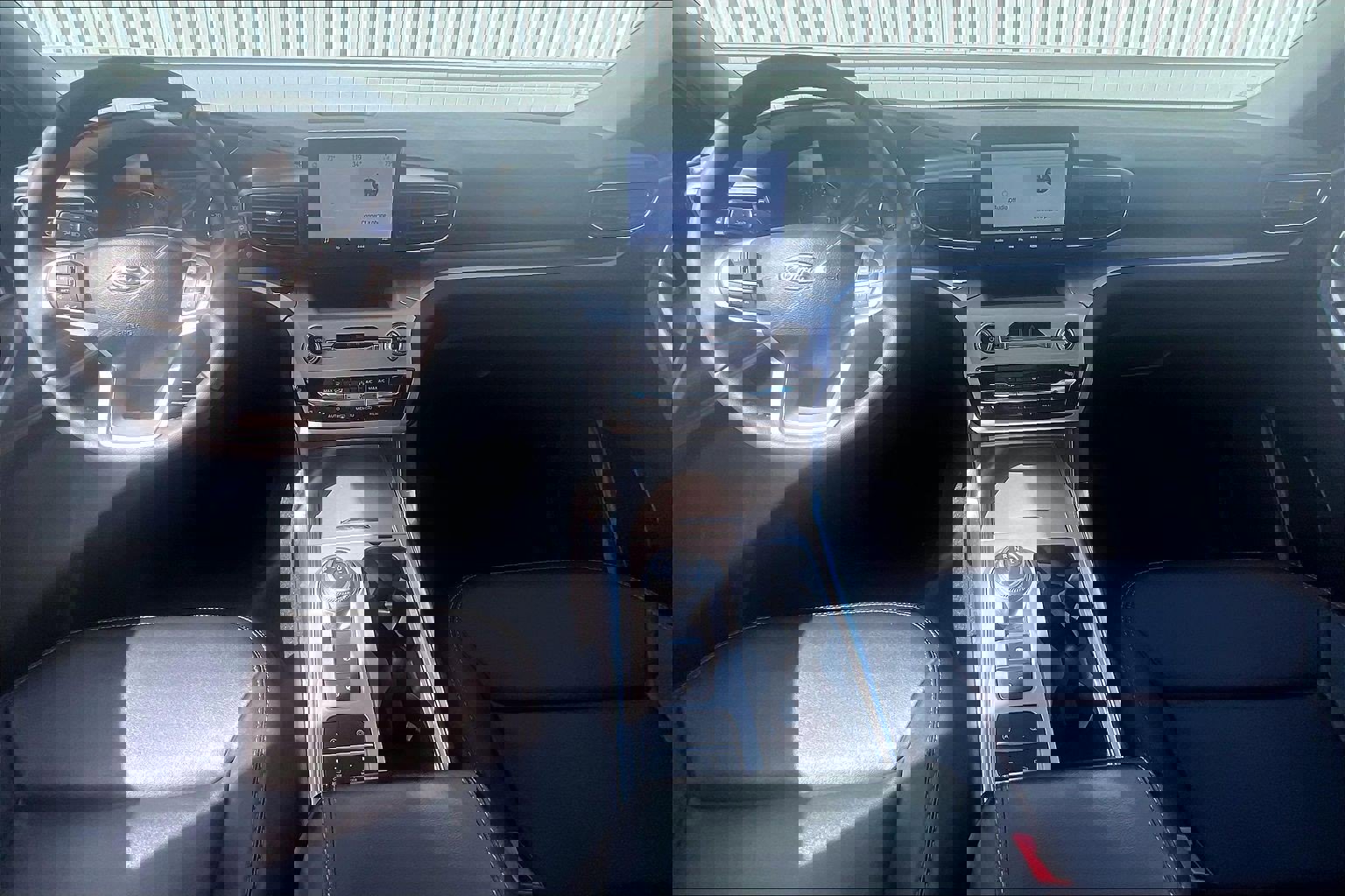 Used 2024 Ford Explorer XLT w/ Equipment Group 202A image 19