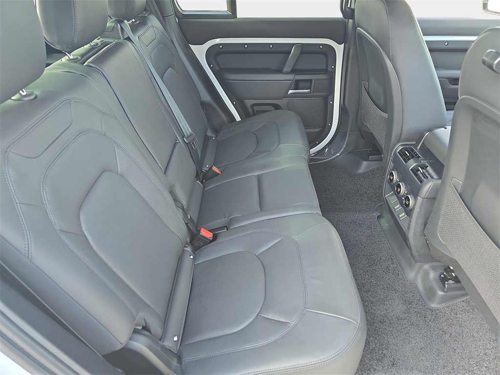 New 2026 Land Rover Defender 130 X-Dynamic SE image 11