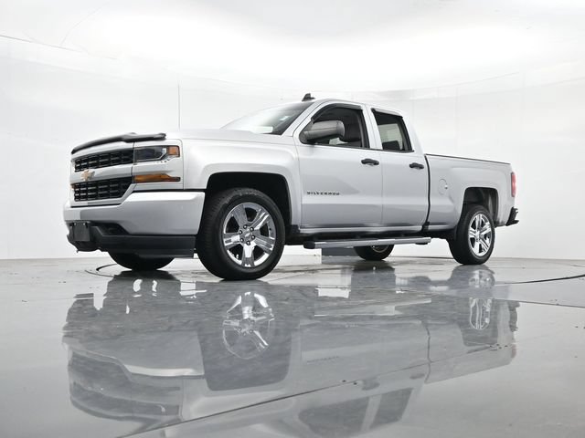 Used 2018 Chevrolet Silverado 1500 Custom w/ Custom Value Package RWD image 35