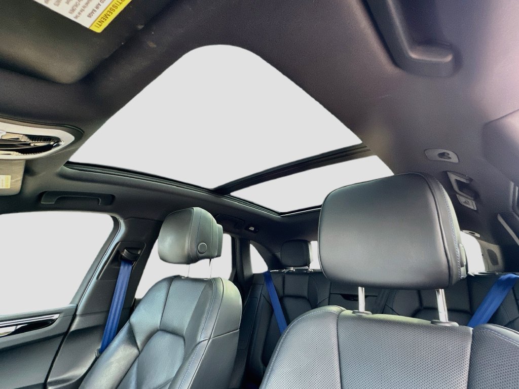 Certified 2024 Porsche Macan AWD/4WD image 13