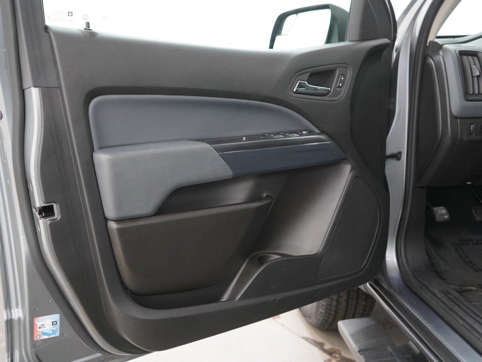 Used 2022 Chevrolet Colorado Z71 AWD/4WD image 19