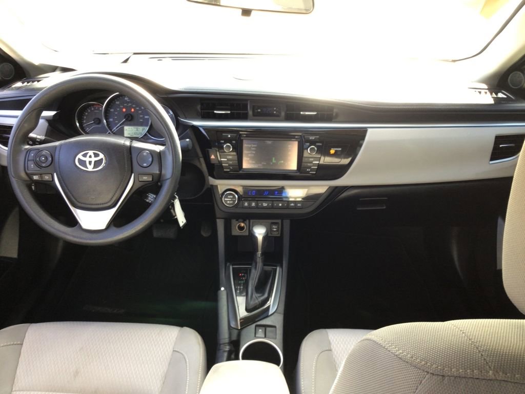 Used 2015 Toyota Corolla LE FWD image 8