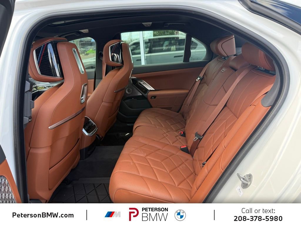 Used 2025 BMW i7 xDrive60 w/ Executive Package AWD/4WD image 15