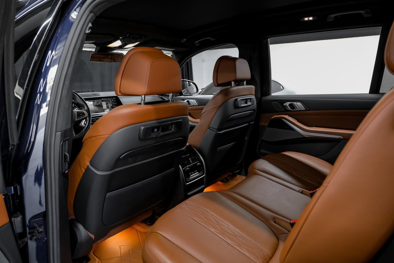 Used 2022 BMW X7 M50i w/ Executive Package image 42