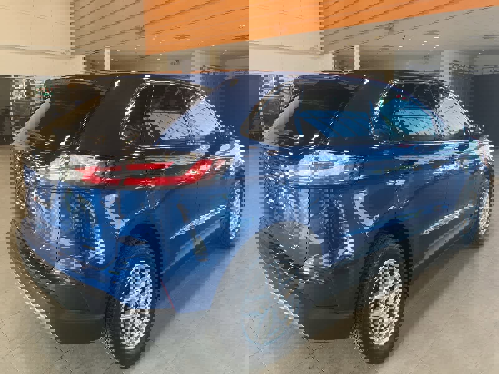 Used 2023 Ford Edge SEL w/ Convenience Package image 5