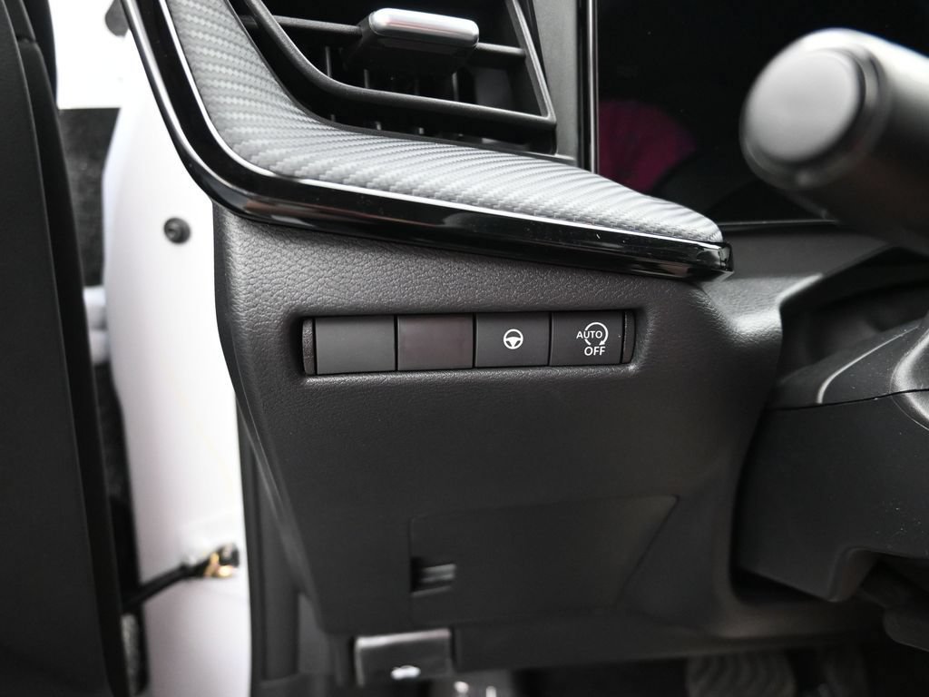 New 2026 Nissan Kicks SR FWD image 14