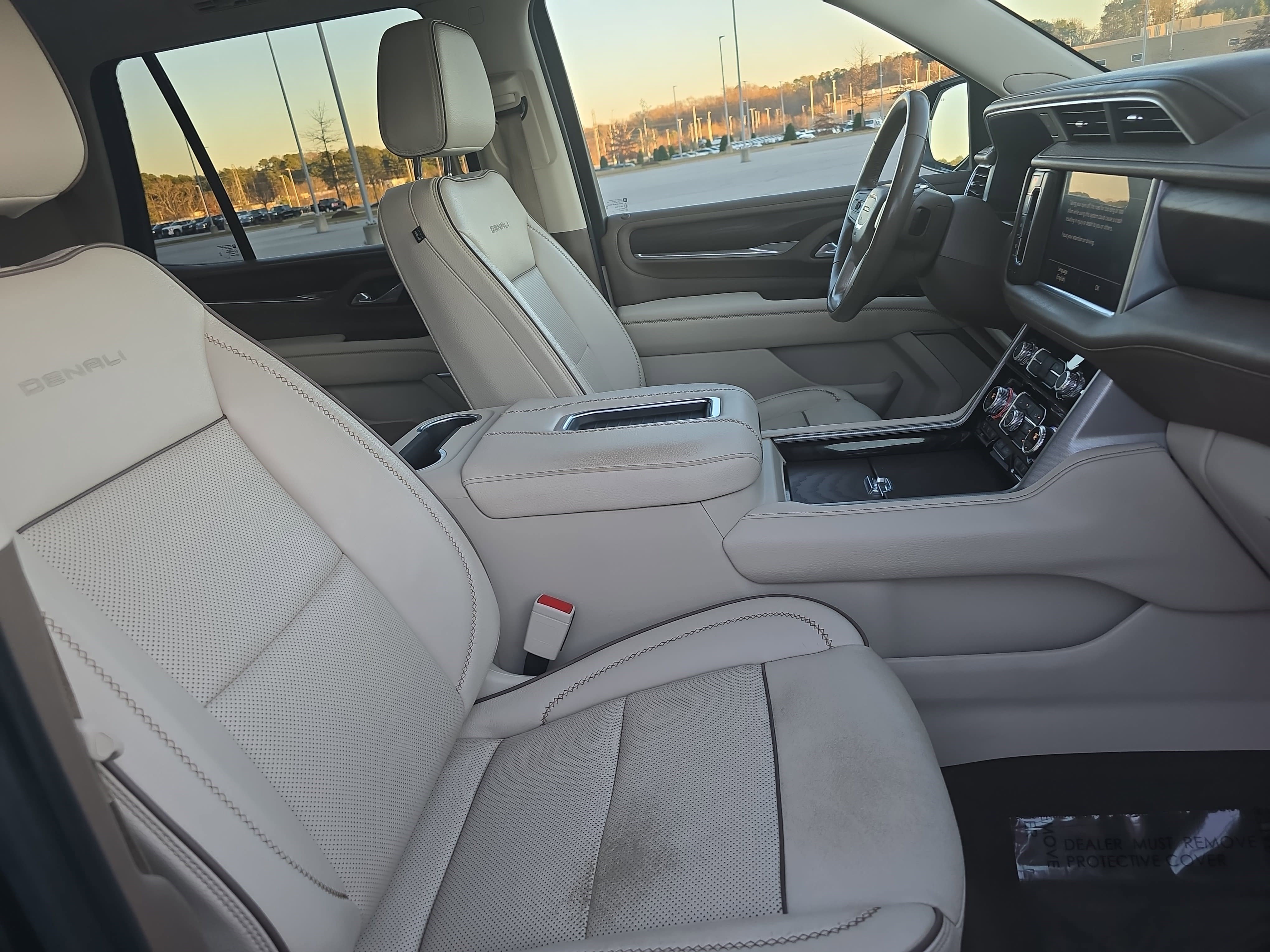 Used 2021 GMC Yukon Denali w/ Denali Premium Package image 10