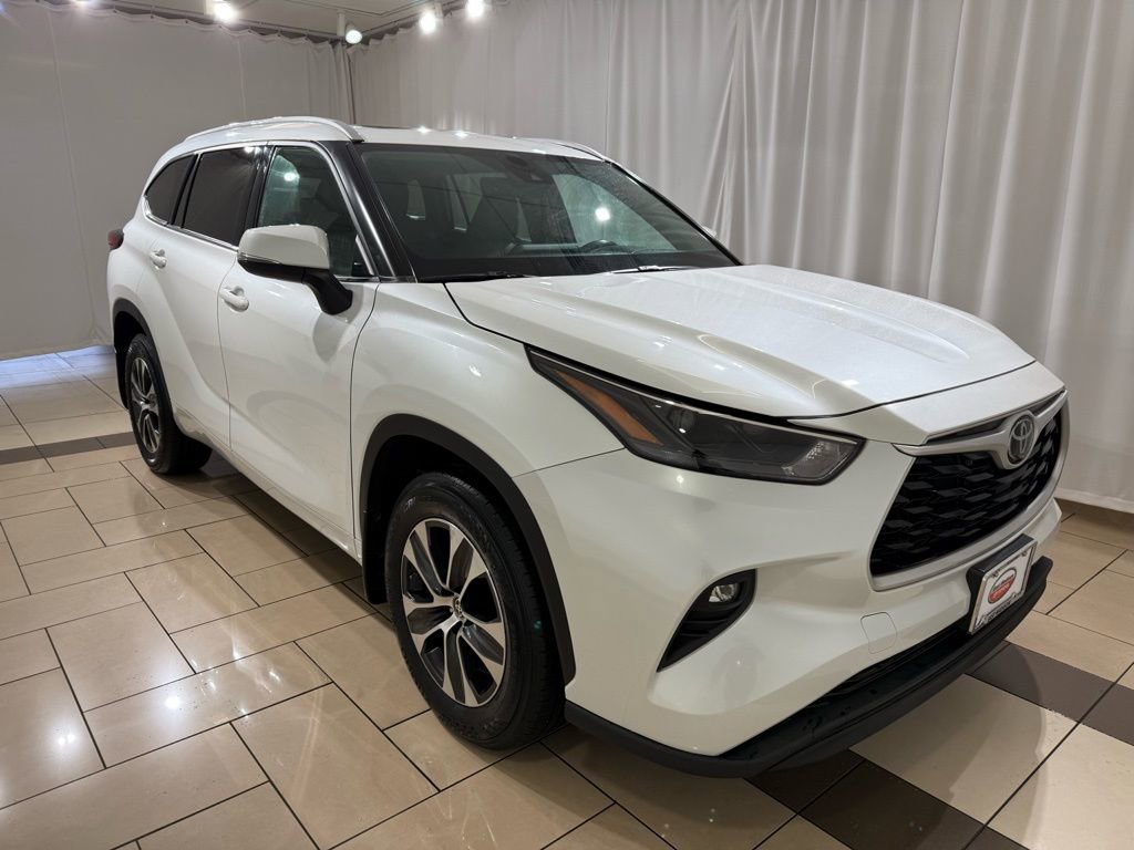 Certified 2022 Toyota Highlander XLE image 7