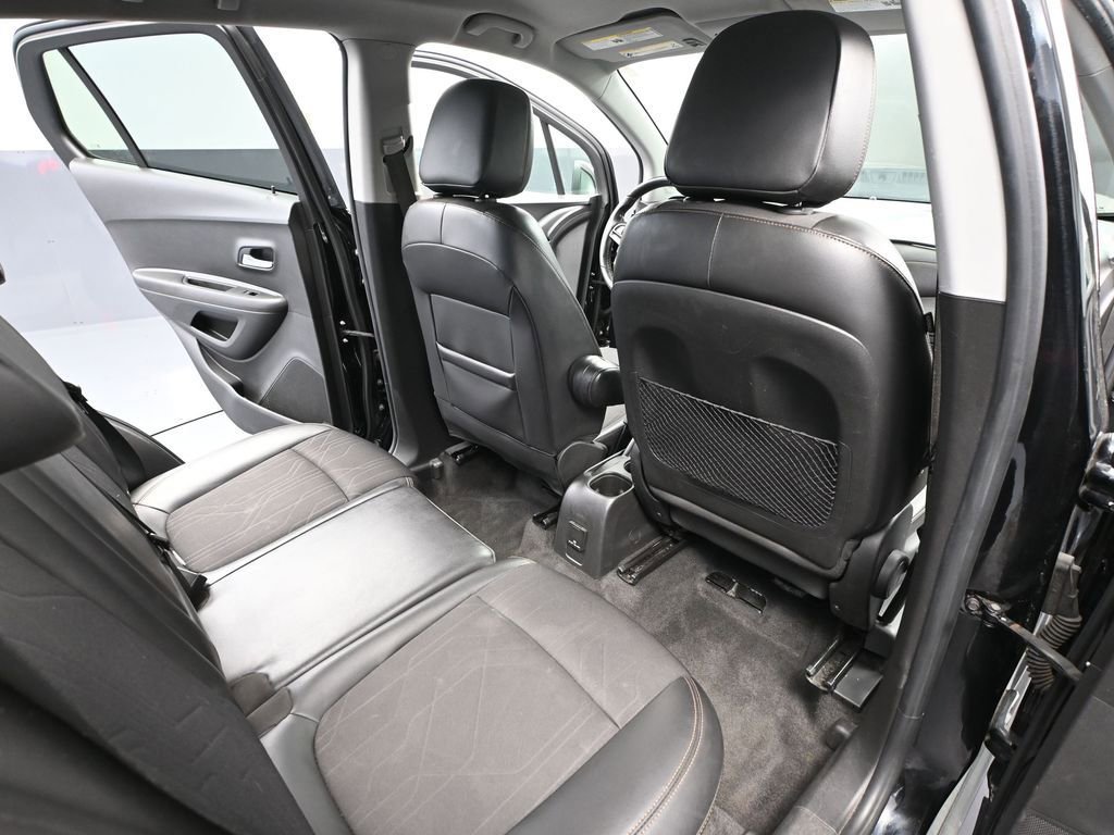 Used 2020 Chevrolet Trax LT w/ LT Convenience Package image 39