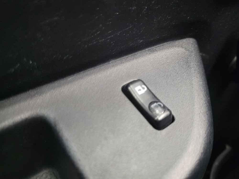 Used 2014 Toyota Yaris L image 27