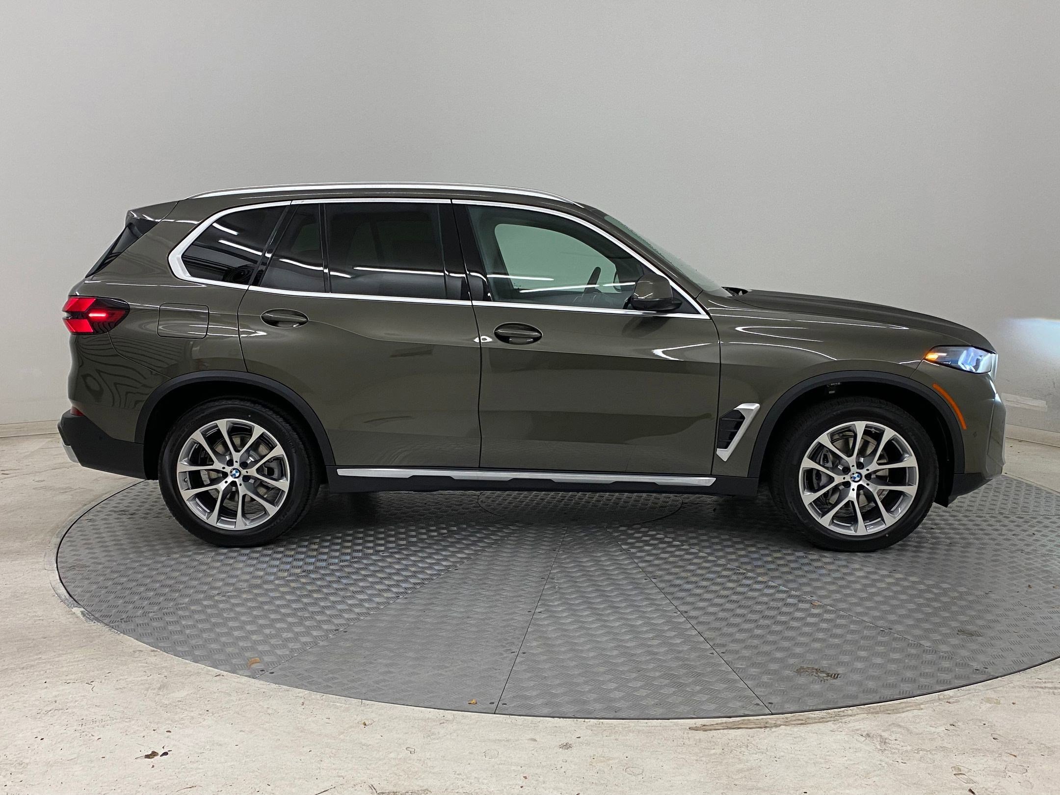 Used 2026 BMW X5 xDrive40i w/ Premium Package image 7