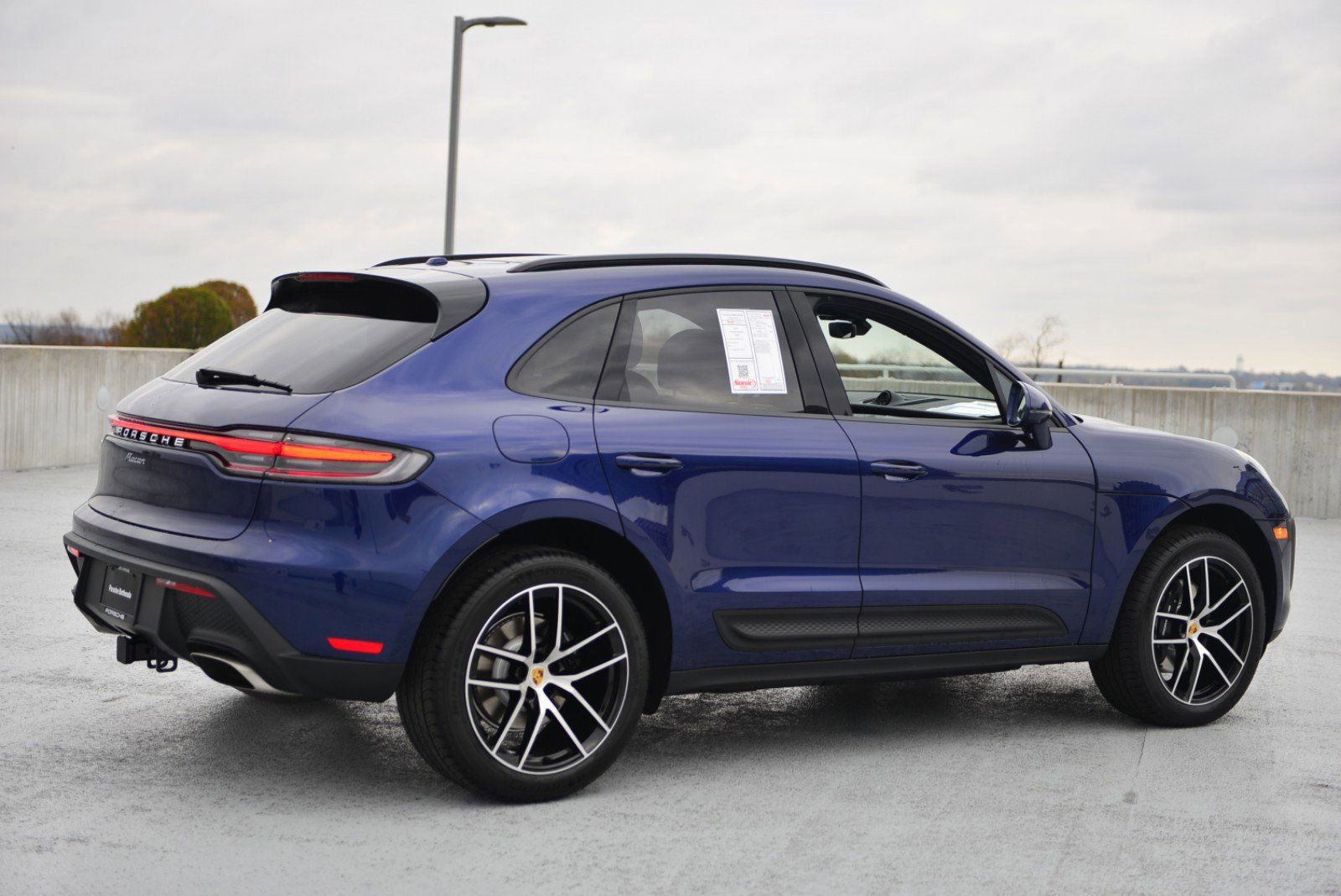 Used 2025 Porsche Macan image 9