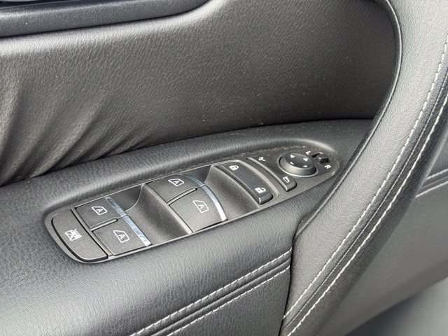 Used 2016 INFINITI QX80 4WD w/ Driver's Assistance Package image 16