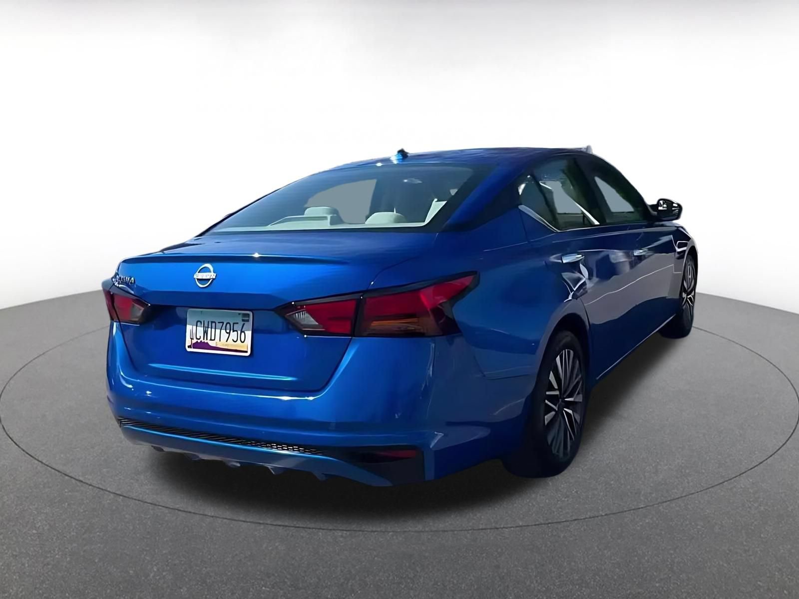 Used 2025 Nissan Altima 2.5 SV FWD image 15