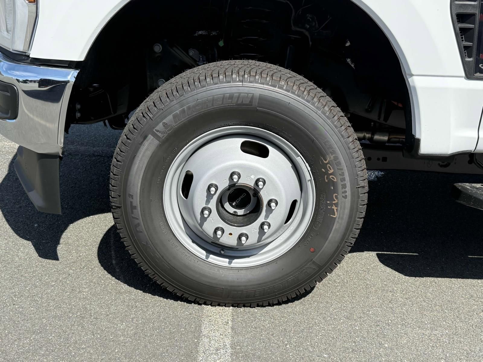 New 2025 Ford F350 XL w/ XL Chrome Package image 7