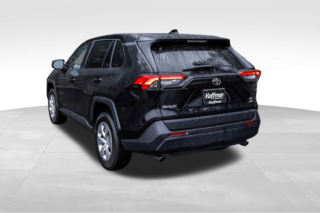 Used 2024 Toyota RAV4 LE AWD/4WD image 9